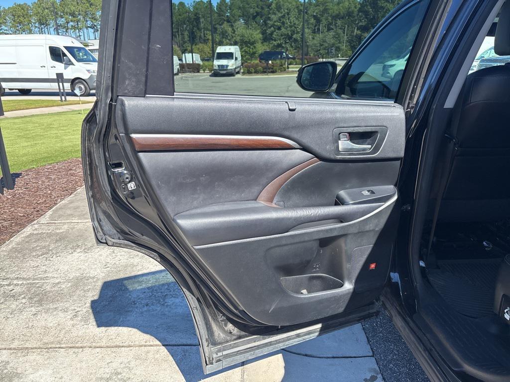 used 2016 Toyota Highlander car, priced at $19,750
