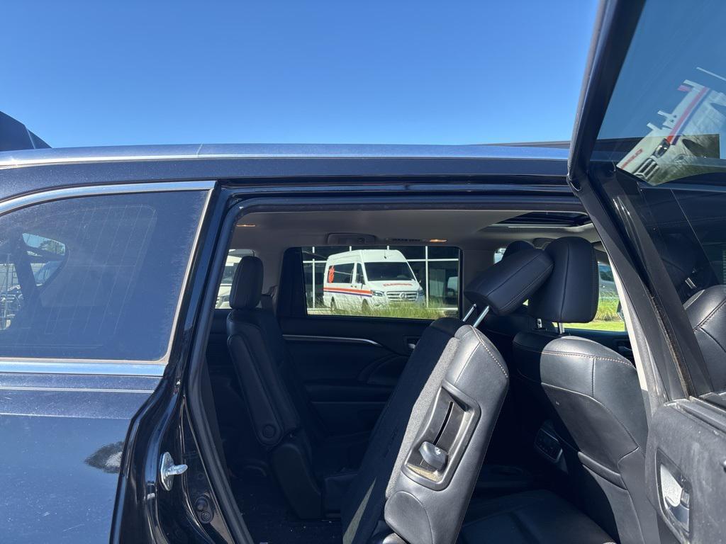 used 2016 Toyota Highlander car, priced at $19,750