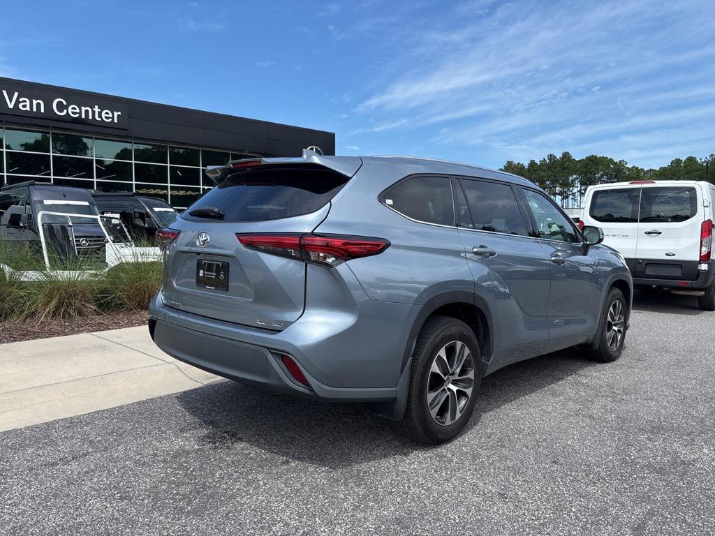 used 2021 Toyota Highlander car, priced at $33,044