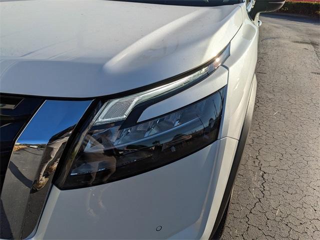 new 2025 Nissan Pathfinder car, priced at $42,172