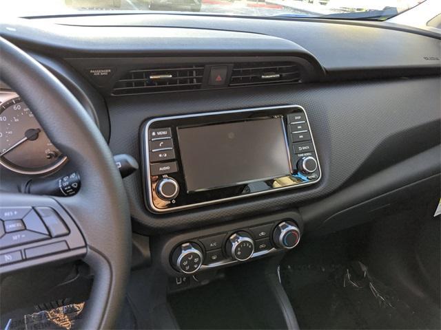 new 2025 Nissan Kicks Play car