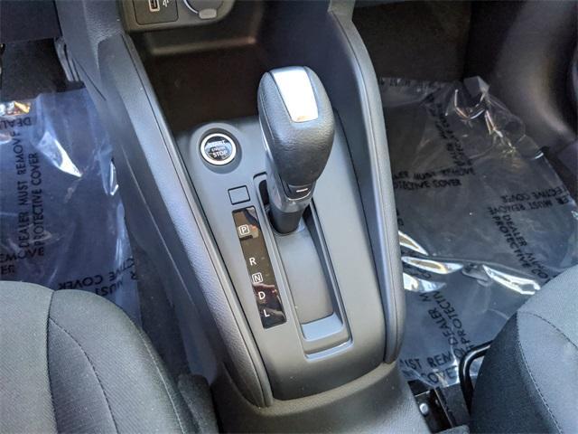 new 2025 Nissan Kicks Play car