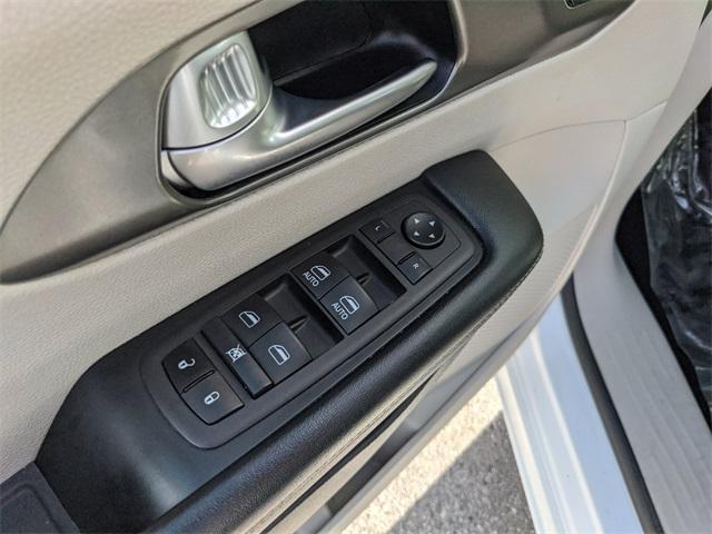 used 2023 Chrysler Pacifica car, priced at $23,177