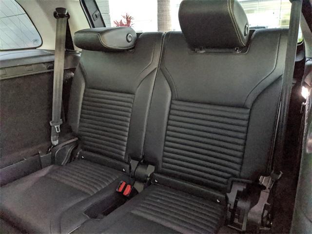 used 2024 Land Rover Discovery car, priced at $36,477