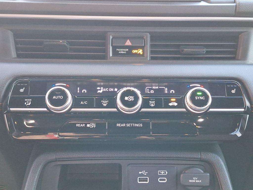 used 2025 Honda Pilot car, priced at $38,999