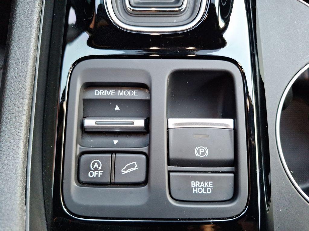 used 2025 Honda Pilot car, priced at $38,999