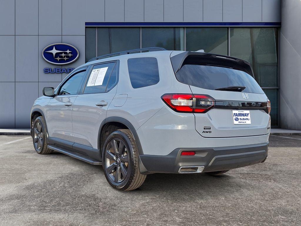 used 2025 Honda Pilot car, priced at $38,999