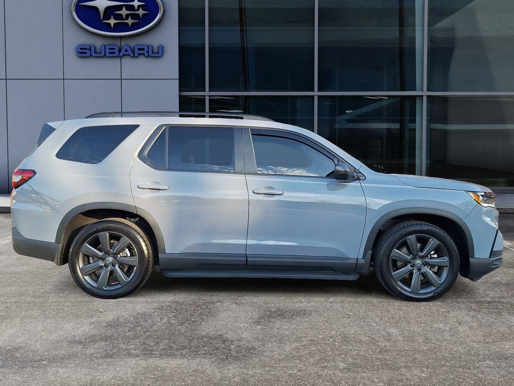 used 2025 Honda Pilot car, priced at $38,999