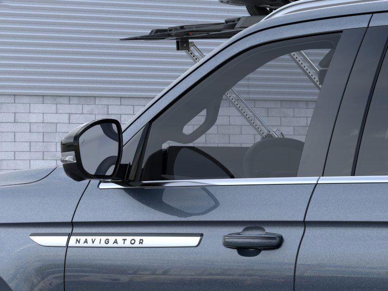 new 2025 Lincoln Navigator car, priced at $102,940