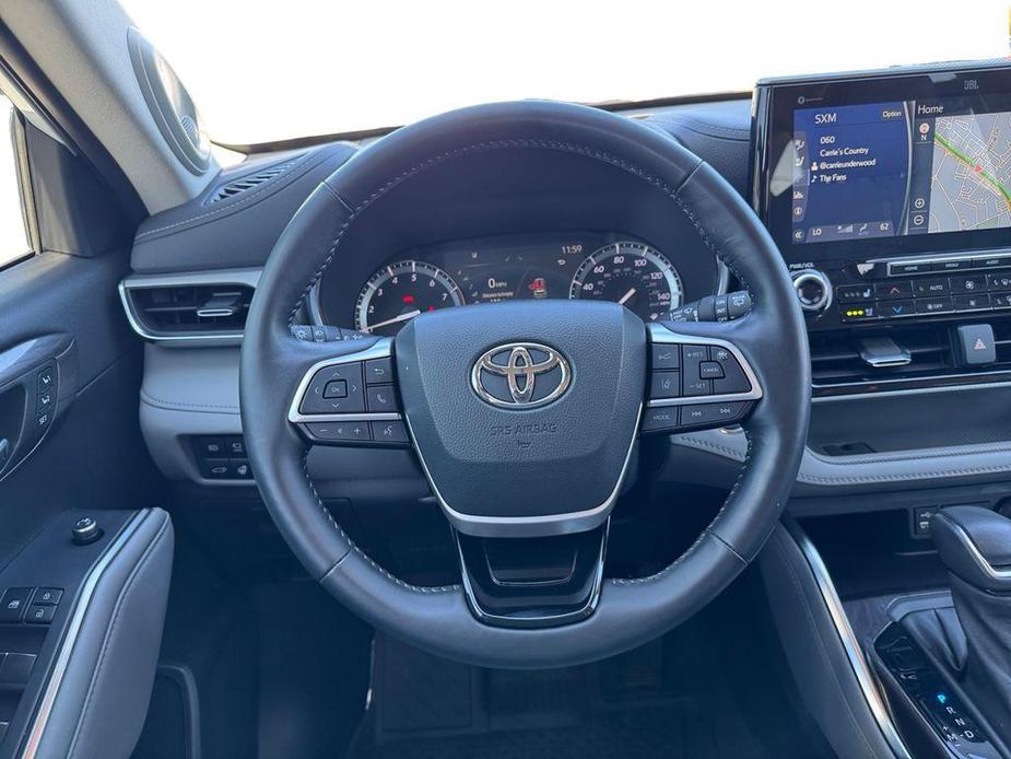 used 2022 Toyota Highlander car, priced at $43,496