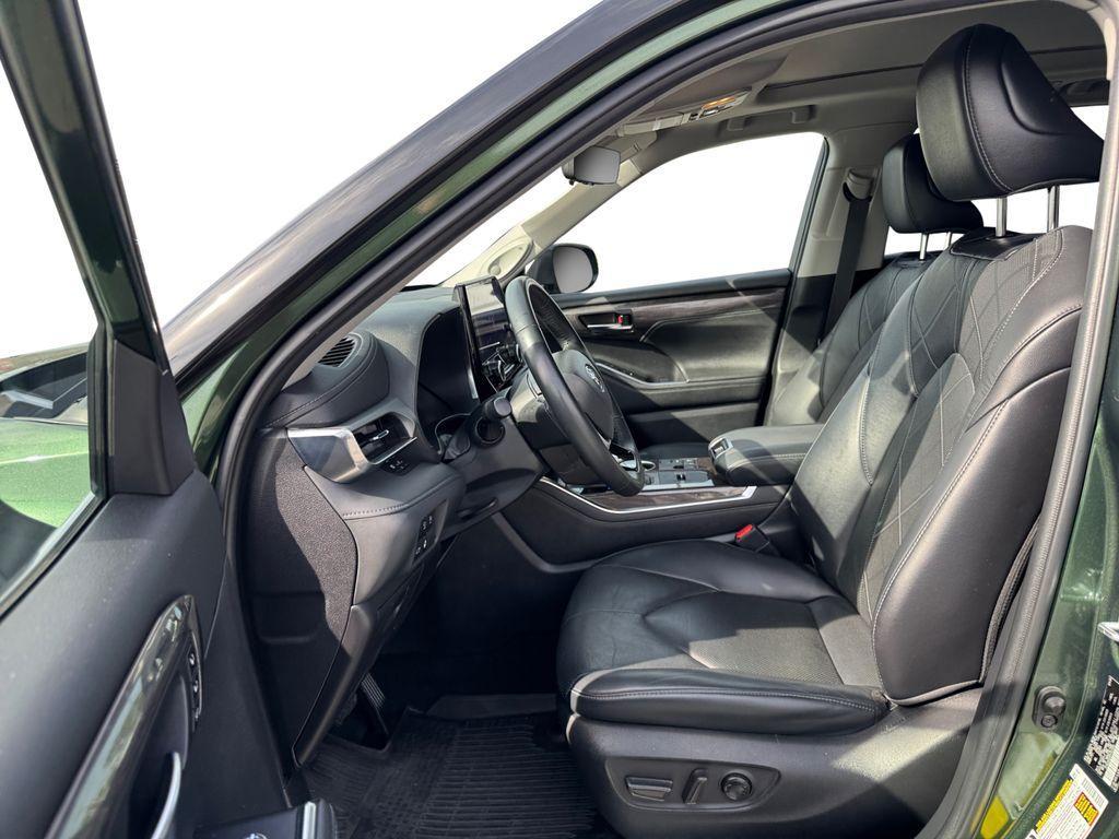 used 2023 Toyota Highlander car, priced at $43,497