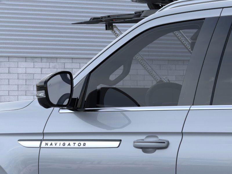 new 2025 Lincoln Navigator car, priced at $106,060