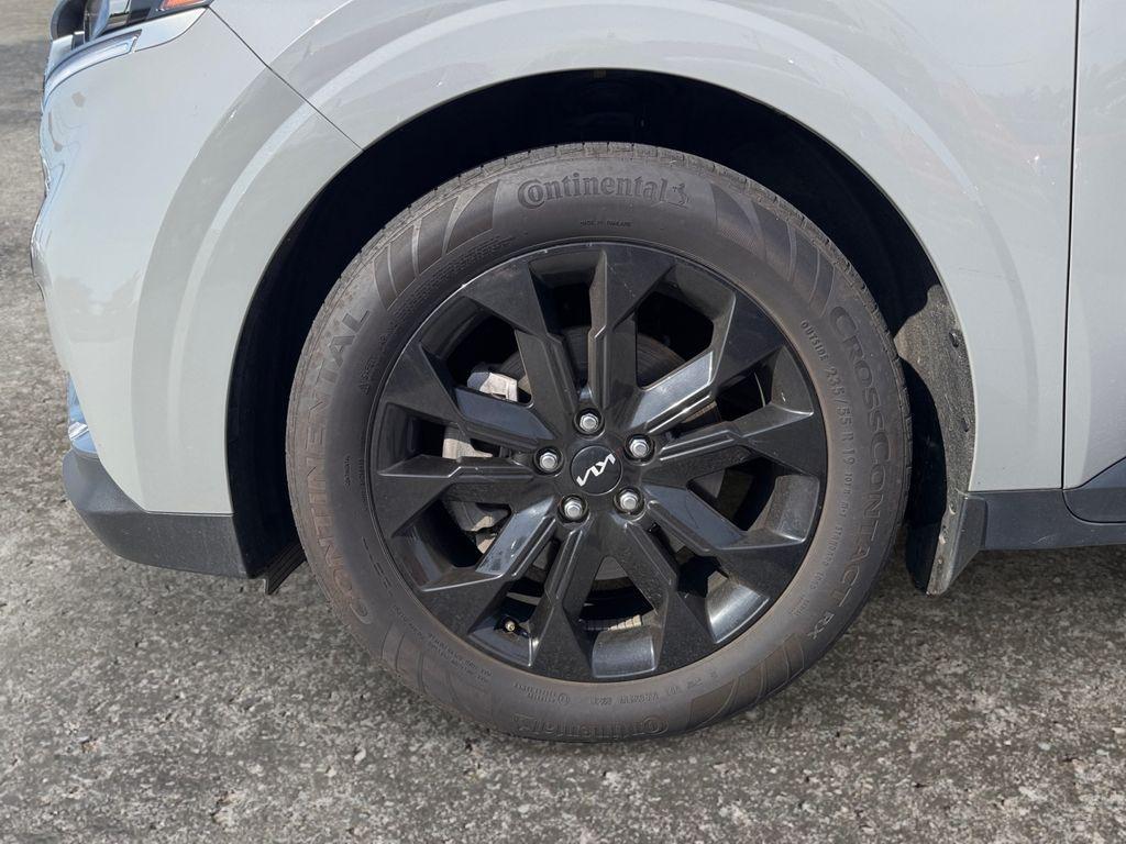 used 2024 Kia Carnival car, priced at $43,997