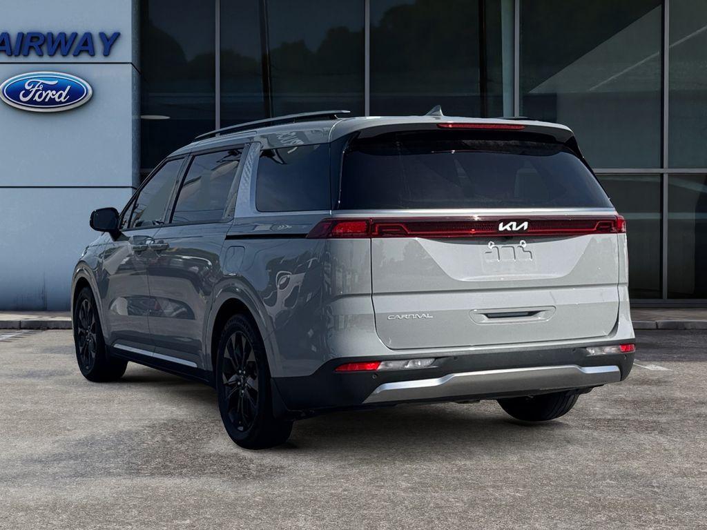 used 2024 Kia Carnival car, priced at $43,997
