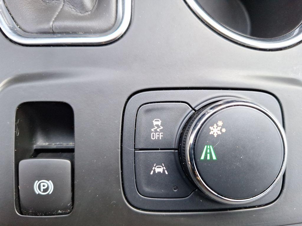 used 2021 Chevrolet Traverse car, priced at $24,889