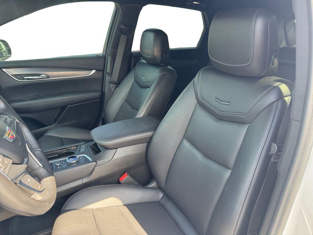 used 2023 Cadillac XT5 car, priced at $28,997