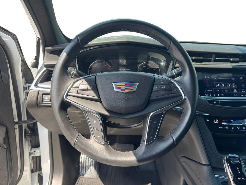 used 2023 Cadillac XT5 car, priced at $28,997