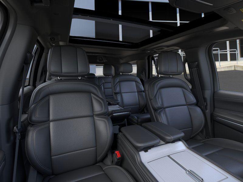 new 2025 Lincoln Navigator car, priced at $109,340