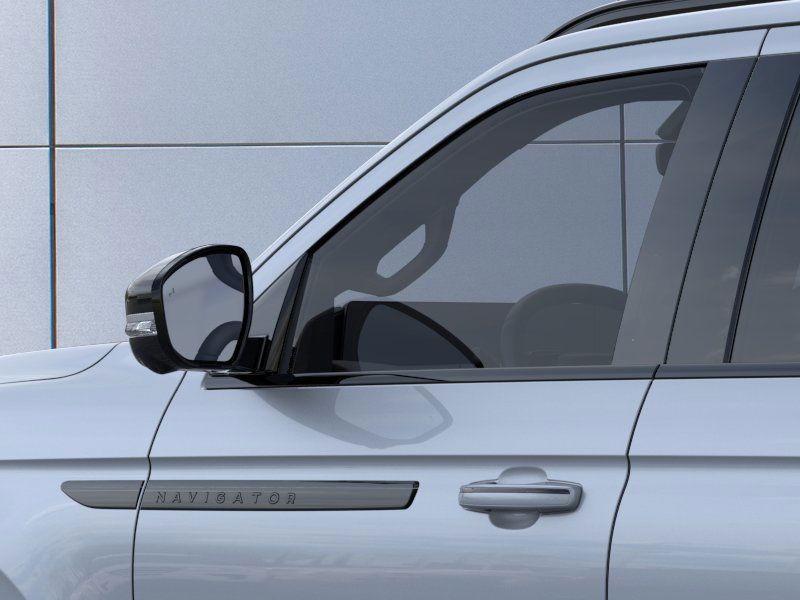 new 2025 Lincoln Navigator car, priced at $109,340