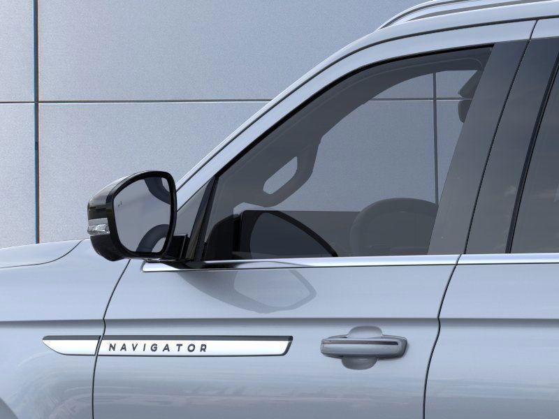 new 2025 Lincoln Navigator car, priced at $102,740