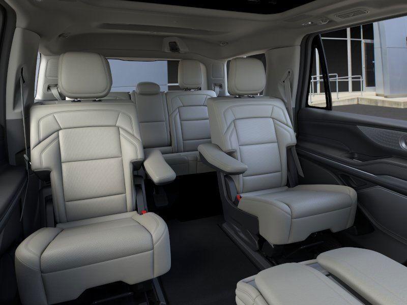 new 2025 Lincoln Navigator car, priced at $102,740
