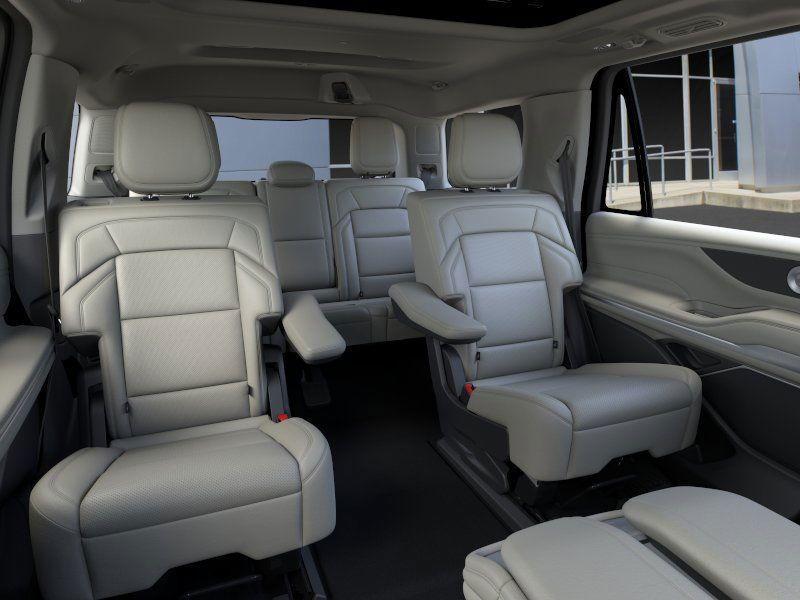 new 2025 Lincoln Navigator car, priced at $98,740