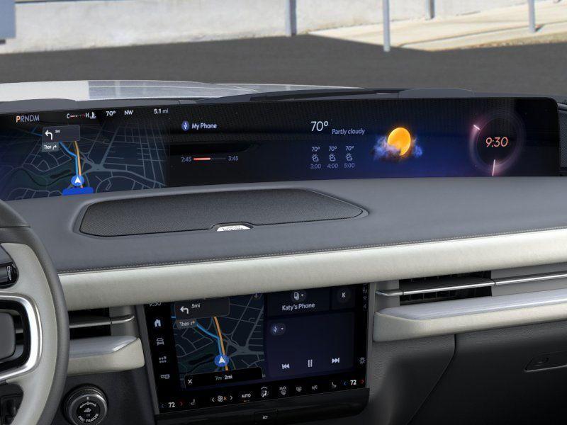 new 2025 Lincoln Navigator car, priced at $98,740