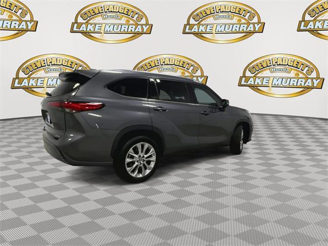 used 2021 Toyota Highlander car, priced at $38,897