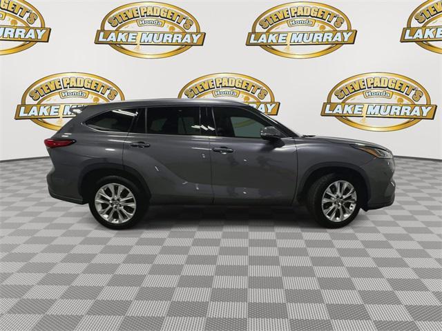 used 2021 Toyota Highlander car, priced at $38,897