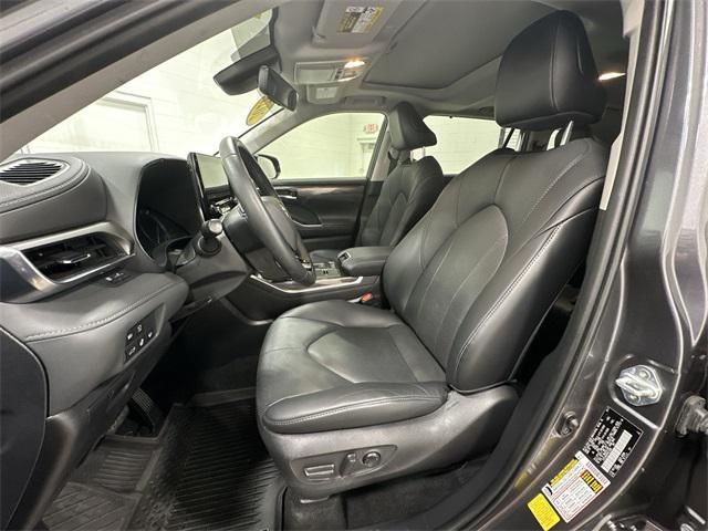 used 2021 Toyota Highlander car, priced at $38,897
