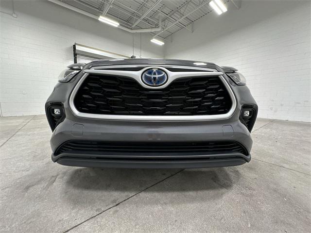 used 2022 Toyota Highlander Hybrid car, priced at $36,000