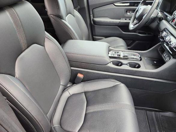 new 2025 Honda Pilot car, priced at $45,508