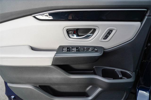 new 2025 Honda Pilot car, priced at $42,368