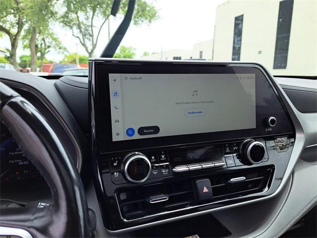 used 2023 Toyota Highlander car, priced at $40,551