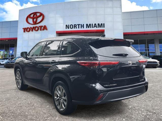 used 2022 Toyota Highlander car, priced at $37,588