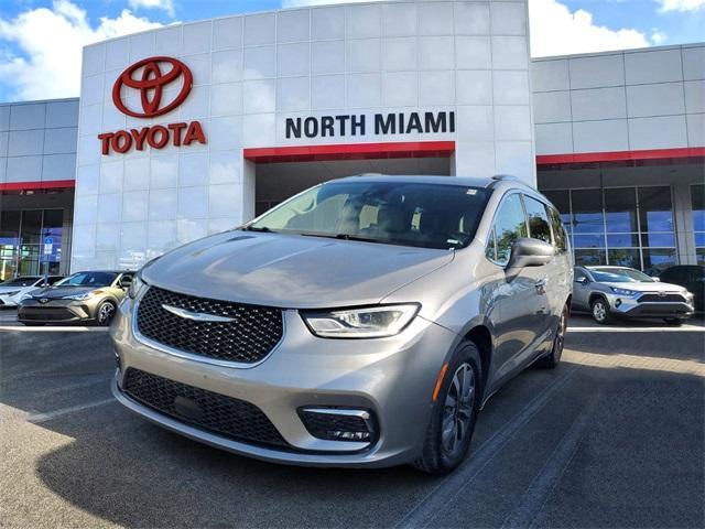 used 2021 Chrysler Pacifica Hybrid car, priced at $20,262