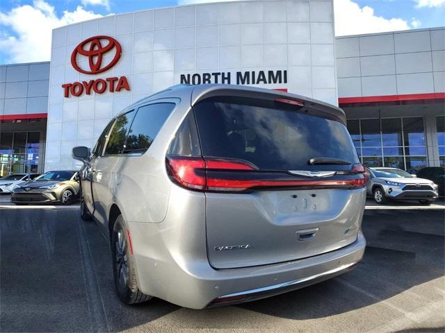 used 2021 Chrysler Pacifica Hybrid car, priced at $20,262