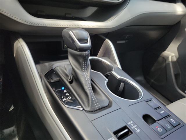 used 2023 Toyota Highlander car, priced at $29,999