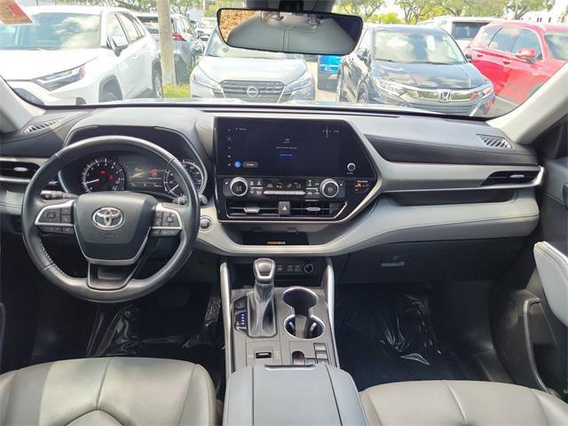 used 2023 Toyota Highlander car, priced at $29,999