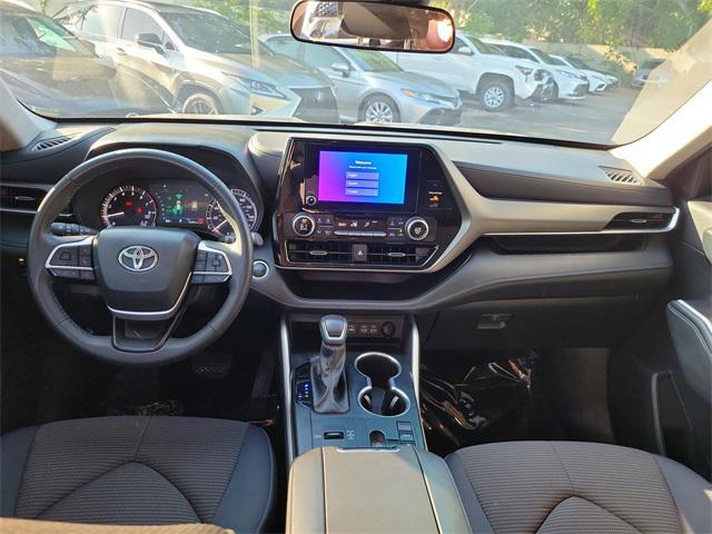 used 2024 Toyota Highlander car, priced at $37,118