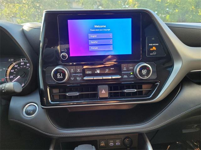 used 2024 Toyota Highlander car, priced at $37,118