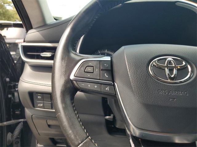 used 2021 Toyota Highlander car, priced at $27,457