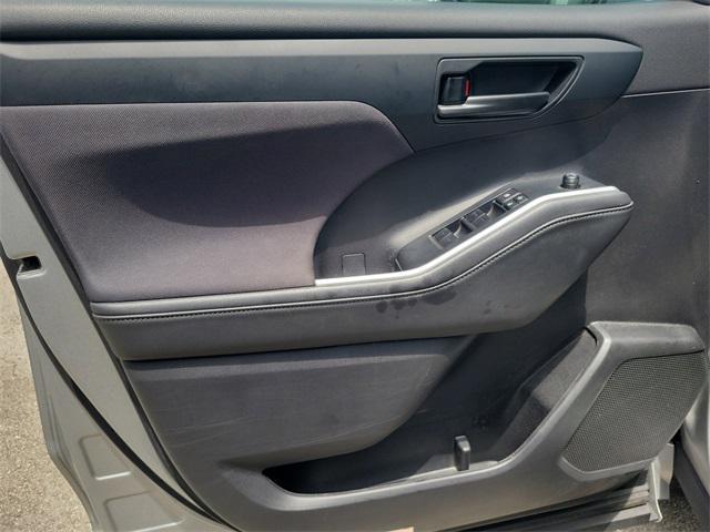 used 2022 Toyota Highlander car, priced at $28,395