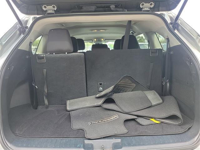 used 2022 Toyota Highlander car, priced at $28,395