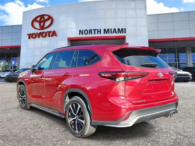 used 2022 Toyota Highlander car, priced at $38,787