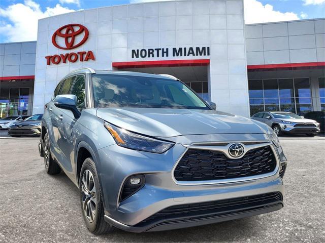 used 2022 Toyota Highlander car, priced at $31,714