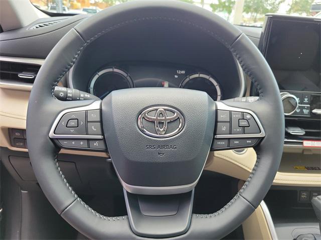 new 2025 Toyota Highlander Hybrid car, priced at $53,032