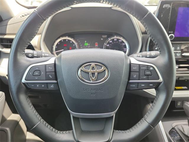 used 2023 Toyota Highlander car, priced at $30,496