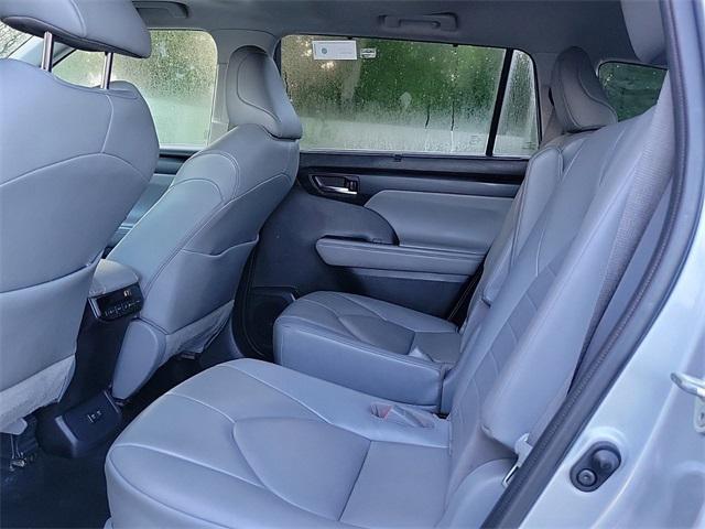 used 2021 Toyota Highlander car, priced at $32,285