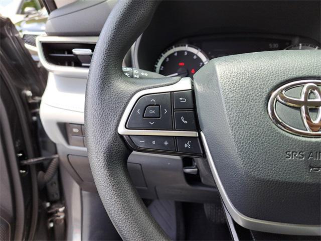 used 2023 Toyota Highlander car, priced at $31,399
